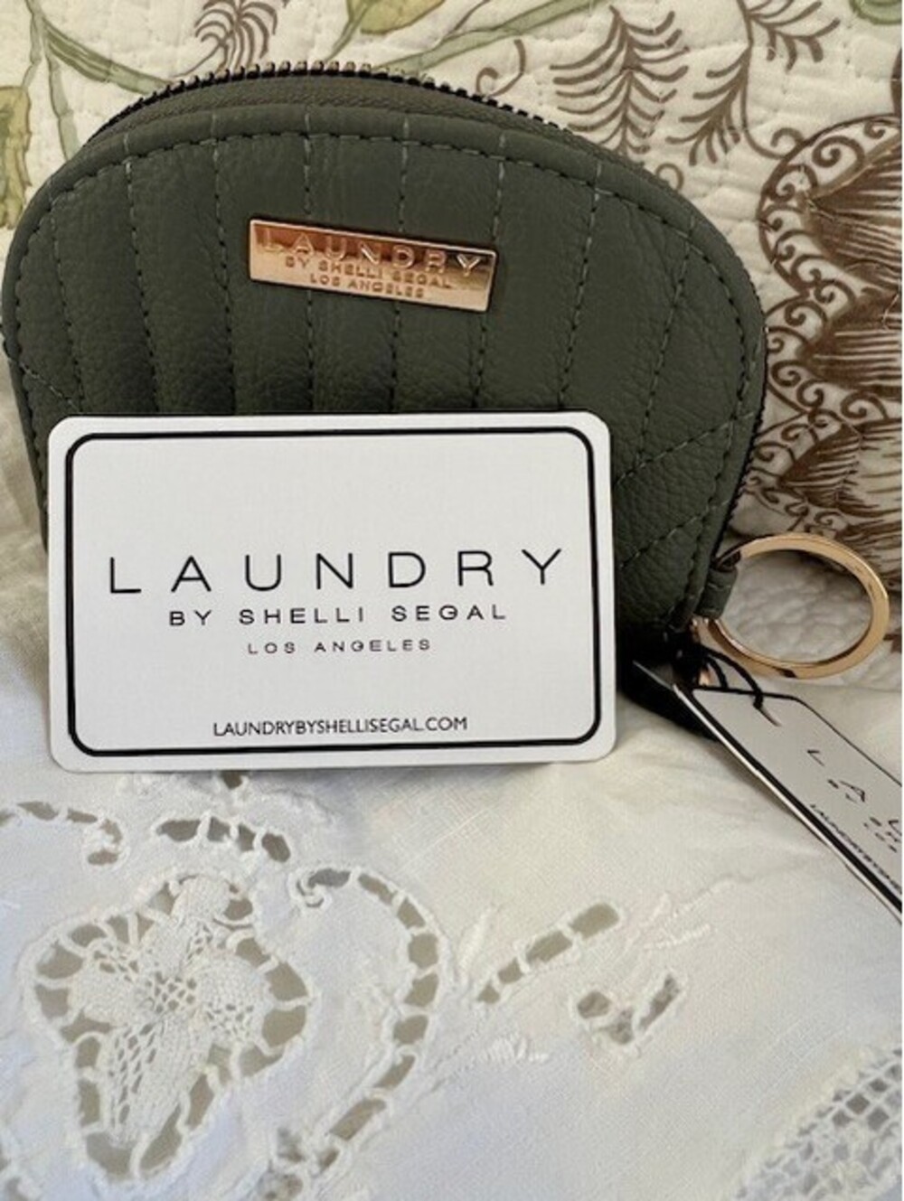 Laundry by Shelli Segal Los Angeles Wallet Card Holder Zipper - Retails $38